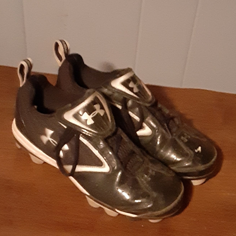 Under Armour Cleats sz 7